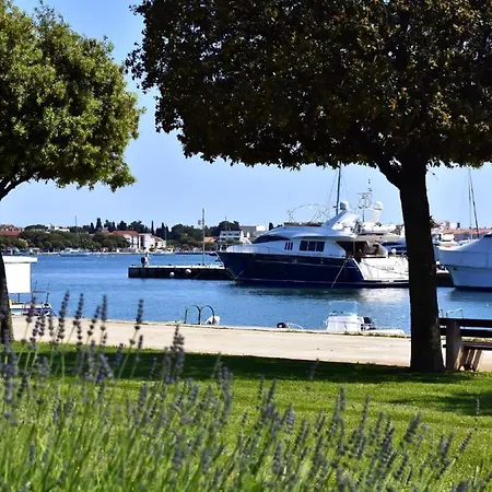 Apartament Tolle In Mit Kleiner Terrasse