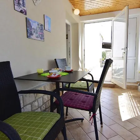 Tolle In Mit Kleiner Terrasse Apartament *