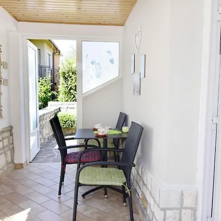 Tolle In Mit Kleiner Terrasse Apartment Umag
