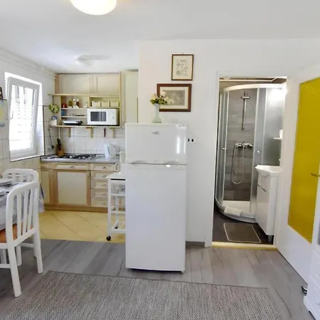 Tolle In Mit Kleiner Terrasse Apartment Umag